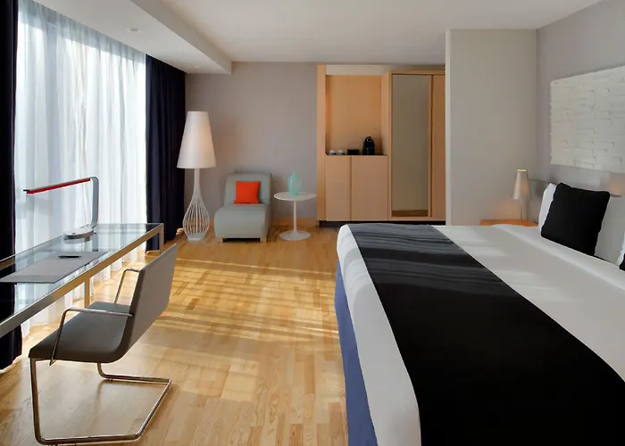 Radisson Blu Aqua Hotel, 4*