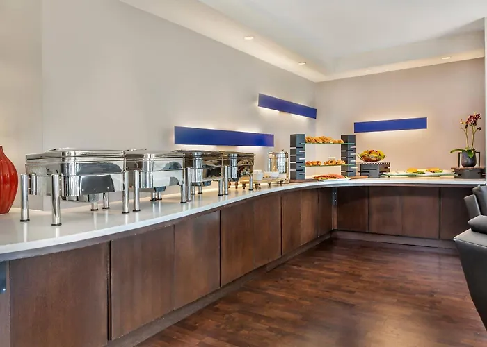 Radisson Blu Aqua Hotel, 4*