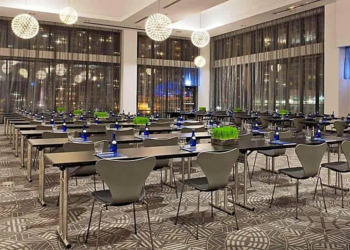 Radisson Blu Aqua Hotel, 4*