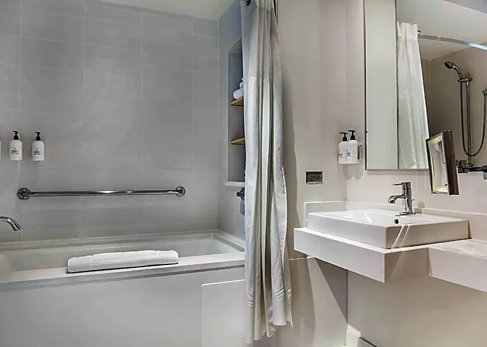 Radisson Blu Aqua Hotel, 4*